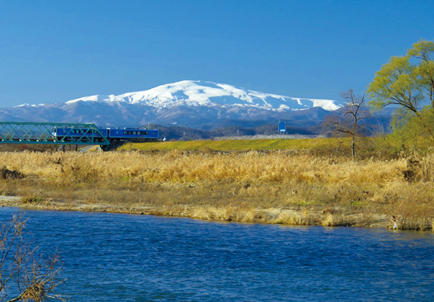 37「母なる川」と「聖なる山」に見守られた日本最古の現役鉄橋