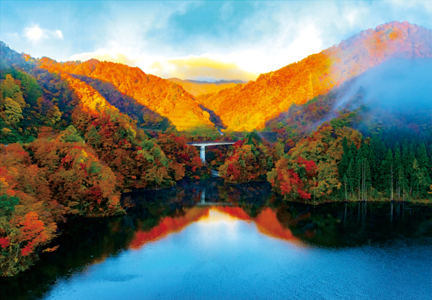 48竜神大橋から眺める「ながい百秋湖」の四季の彩り