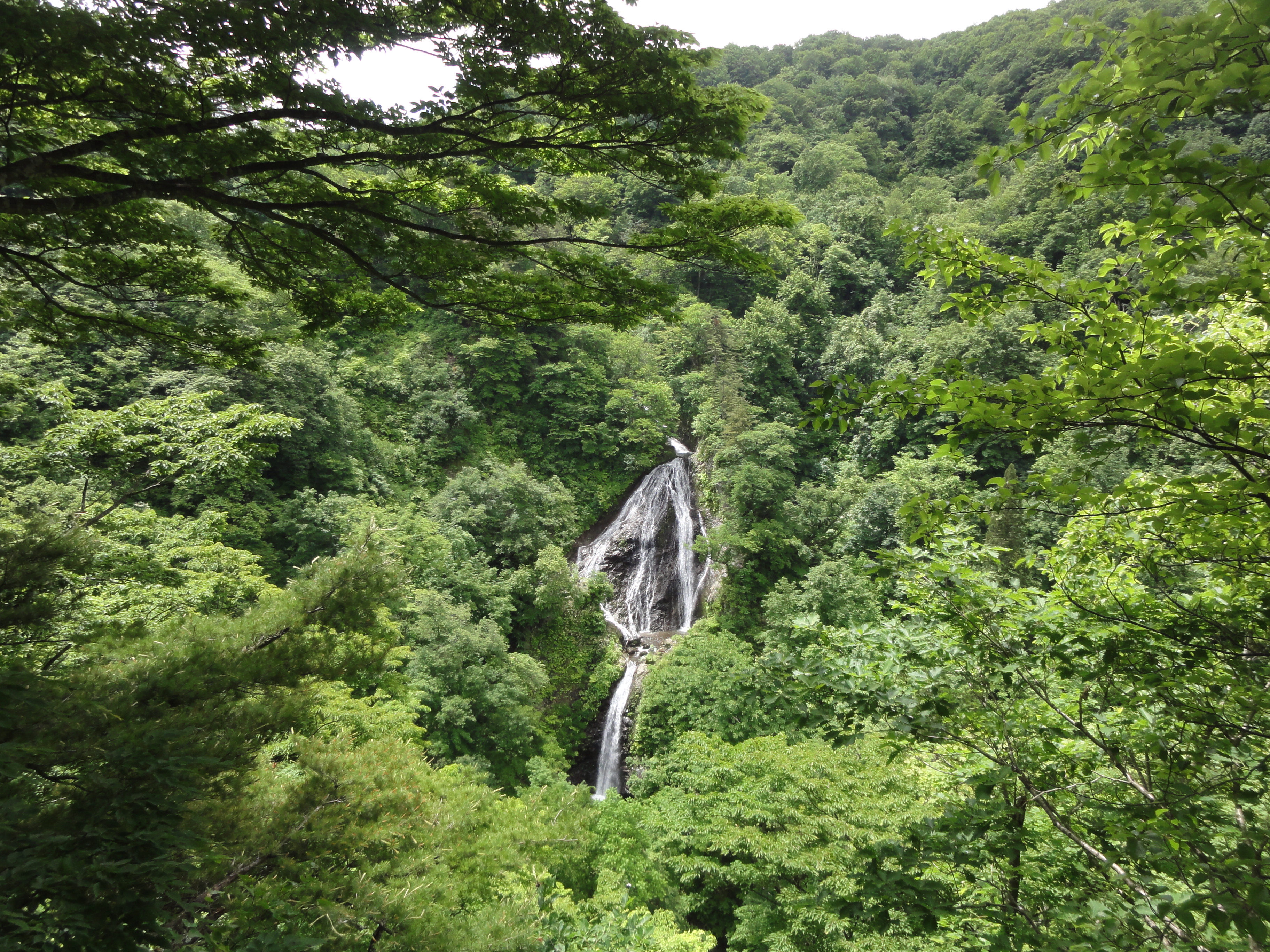 50出羽の古道六十里越街道から見る七ツ滝
