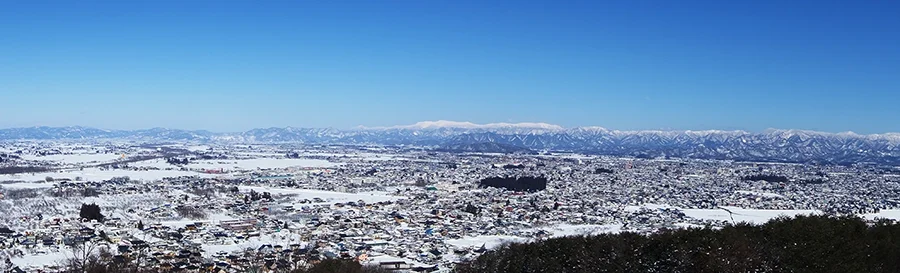 【第７号】御成山公園からの米沢盆地とそれをとりまく山々の眺め